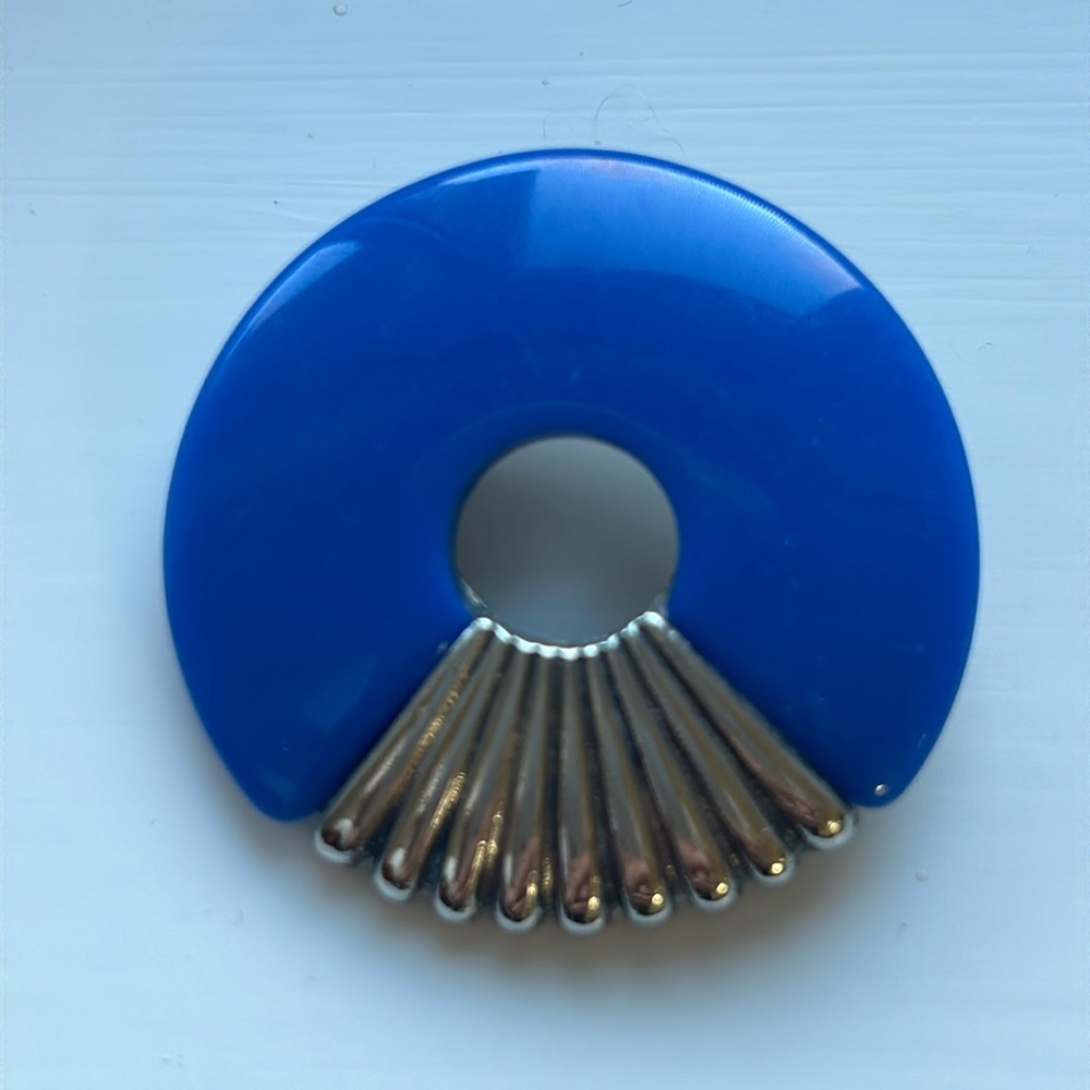 VTG Art Deco Style Brooch, Silver and Blue